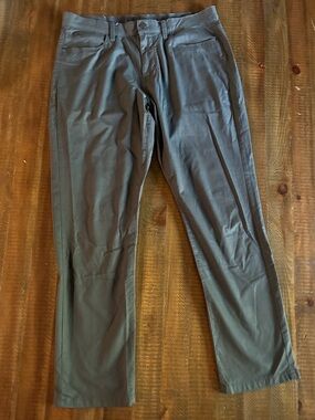 English Laundry Men's Gray Chinos